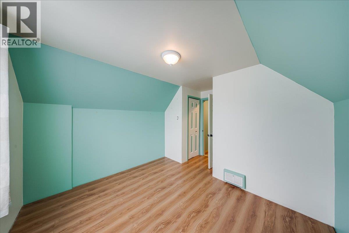 936 Thackeray Street Property Photo 16