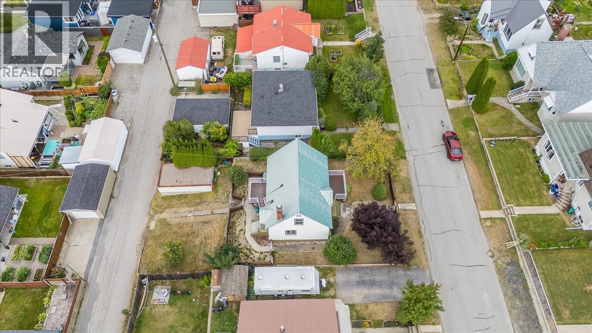 936 Thackeray Street Property Photo 43