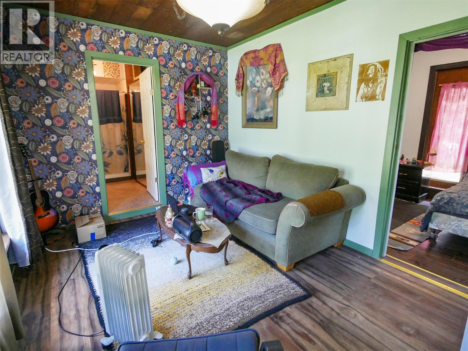 6123 Telford Road Property Photo 4