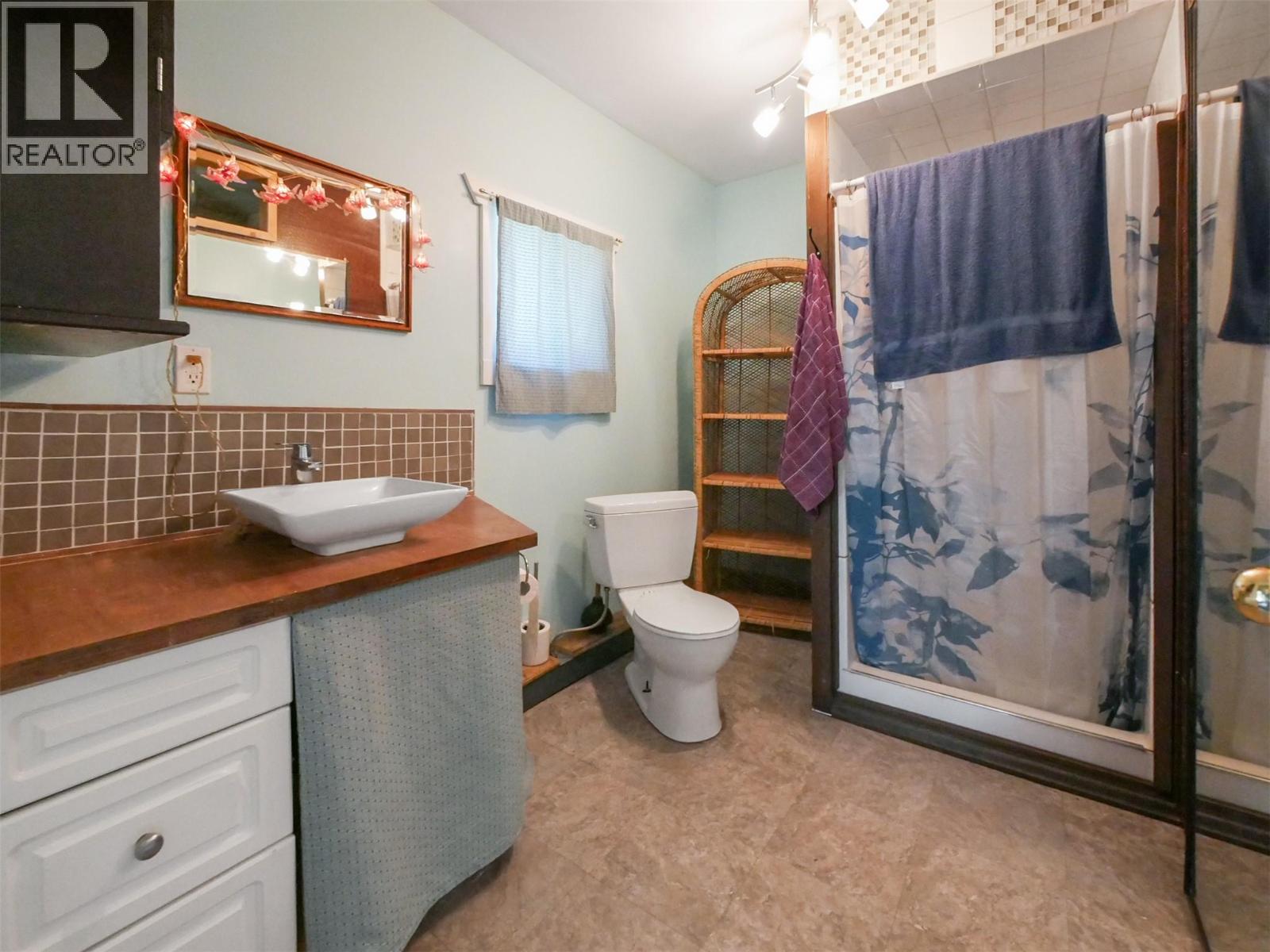 6123 Telford Road Property Photo 6