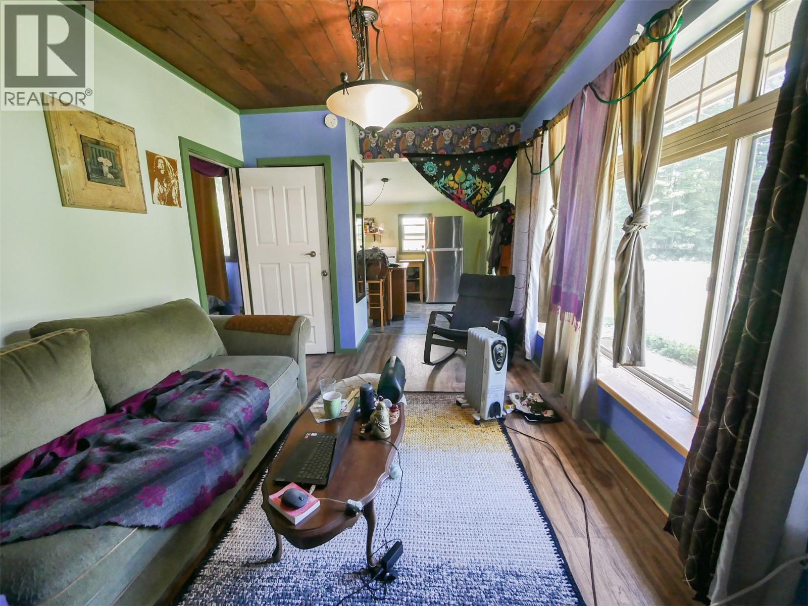 6123 Telford Road Property Photo 7