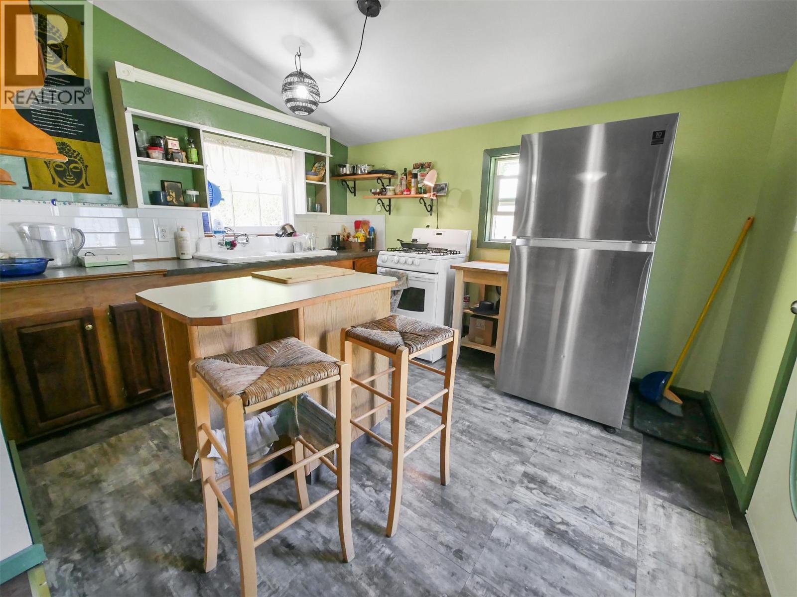6123 Telford Road Property Photo 8