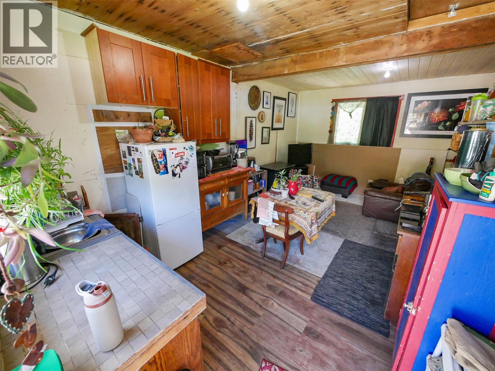 6123 Telford Road Property Photo 9