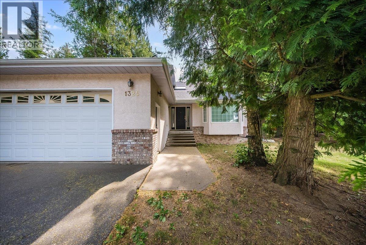 1325 Forest Road Property Photo 12