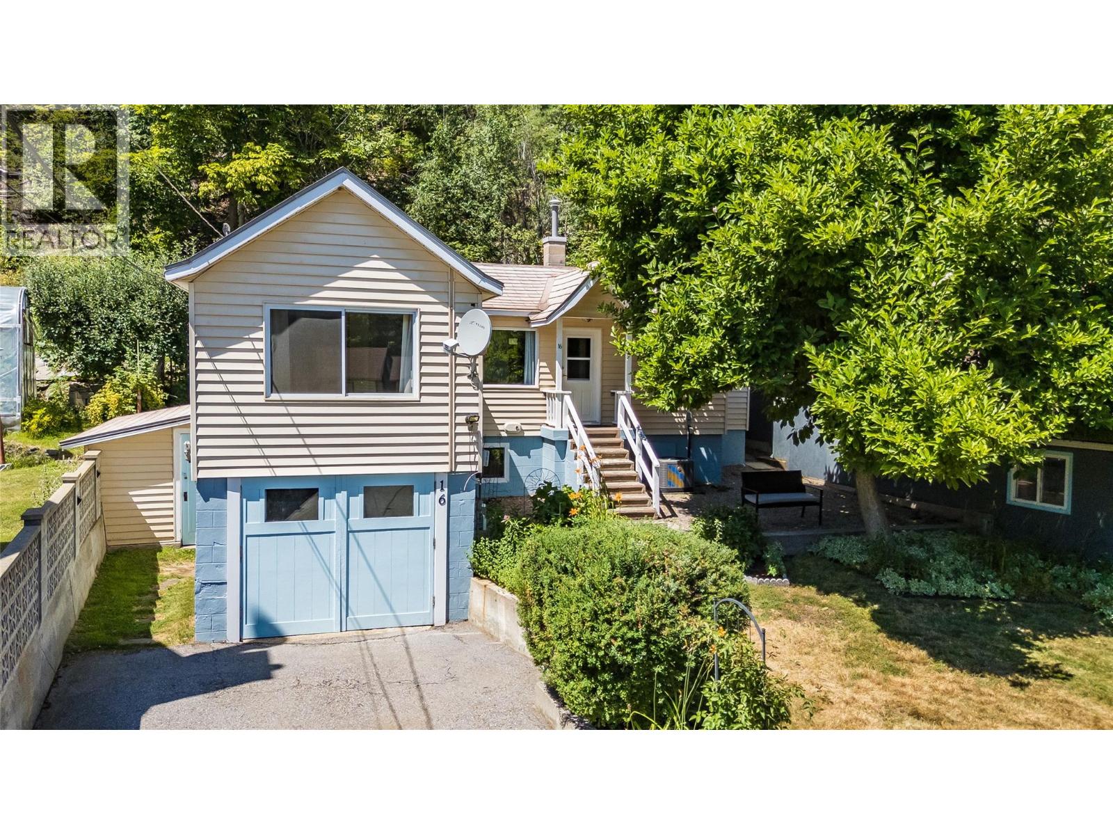 16 Hanna Drive Property Photo 2