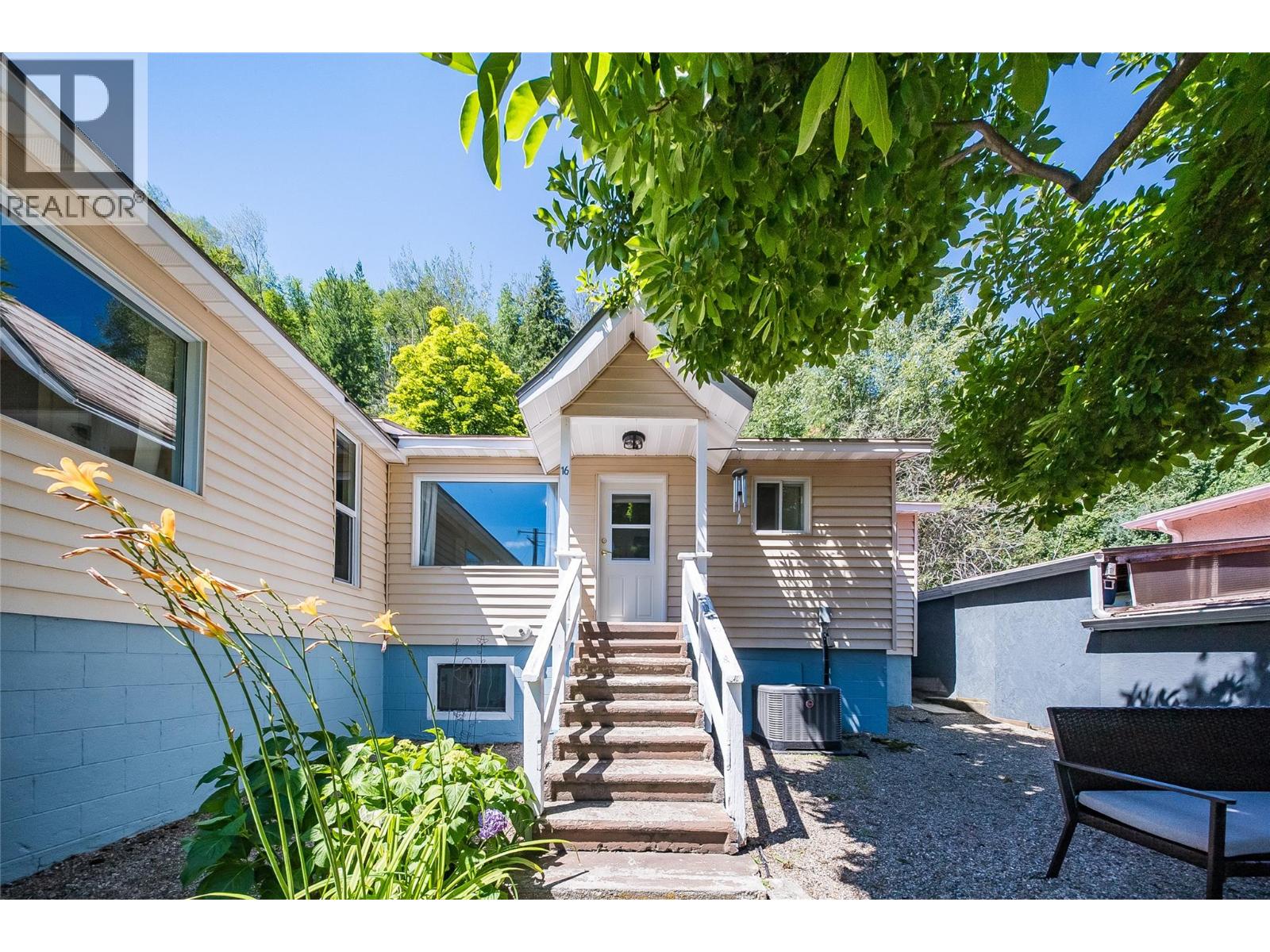 16 Hanna Drive Property Photo 3