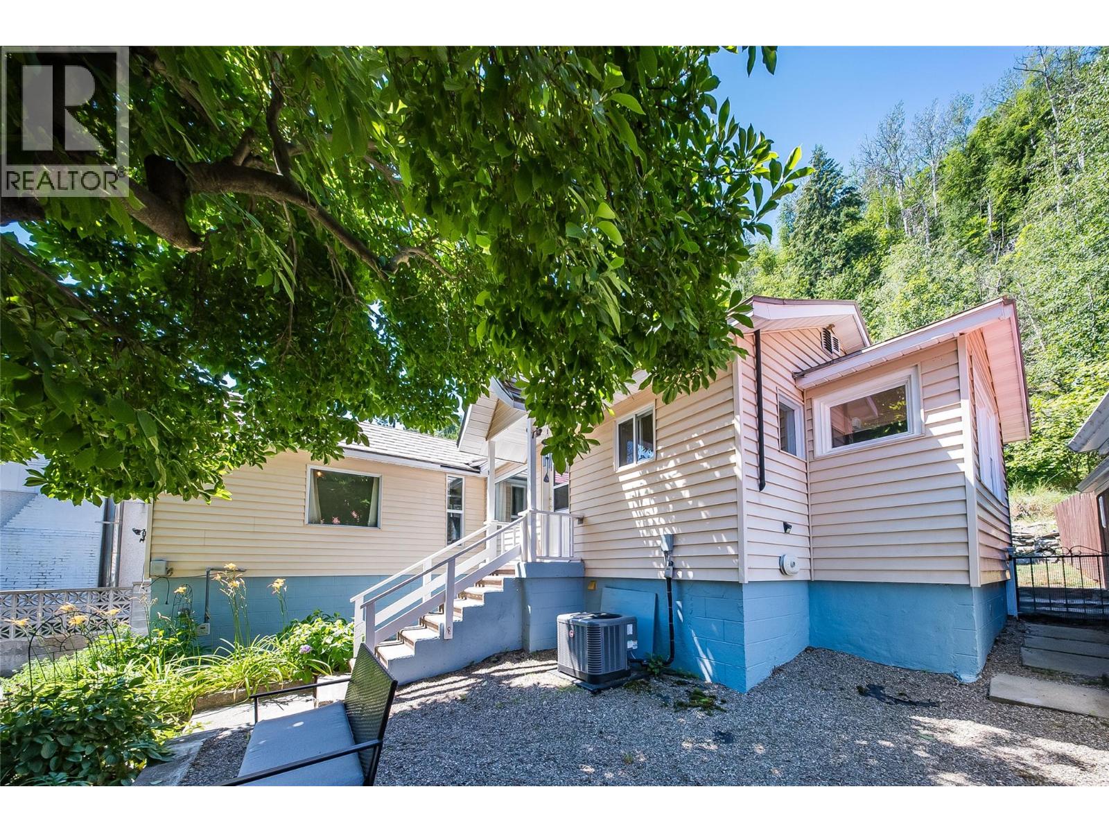 16 Hanna Drive Property Photo 4