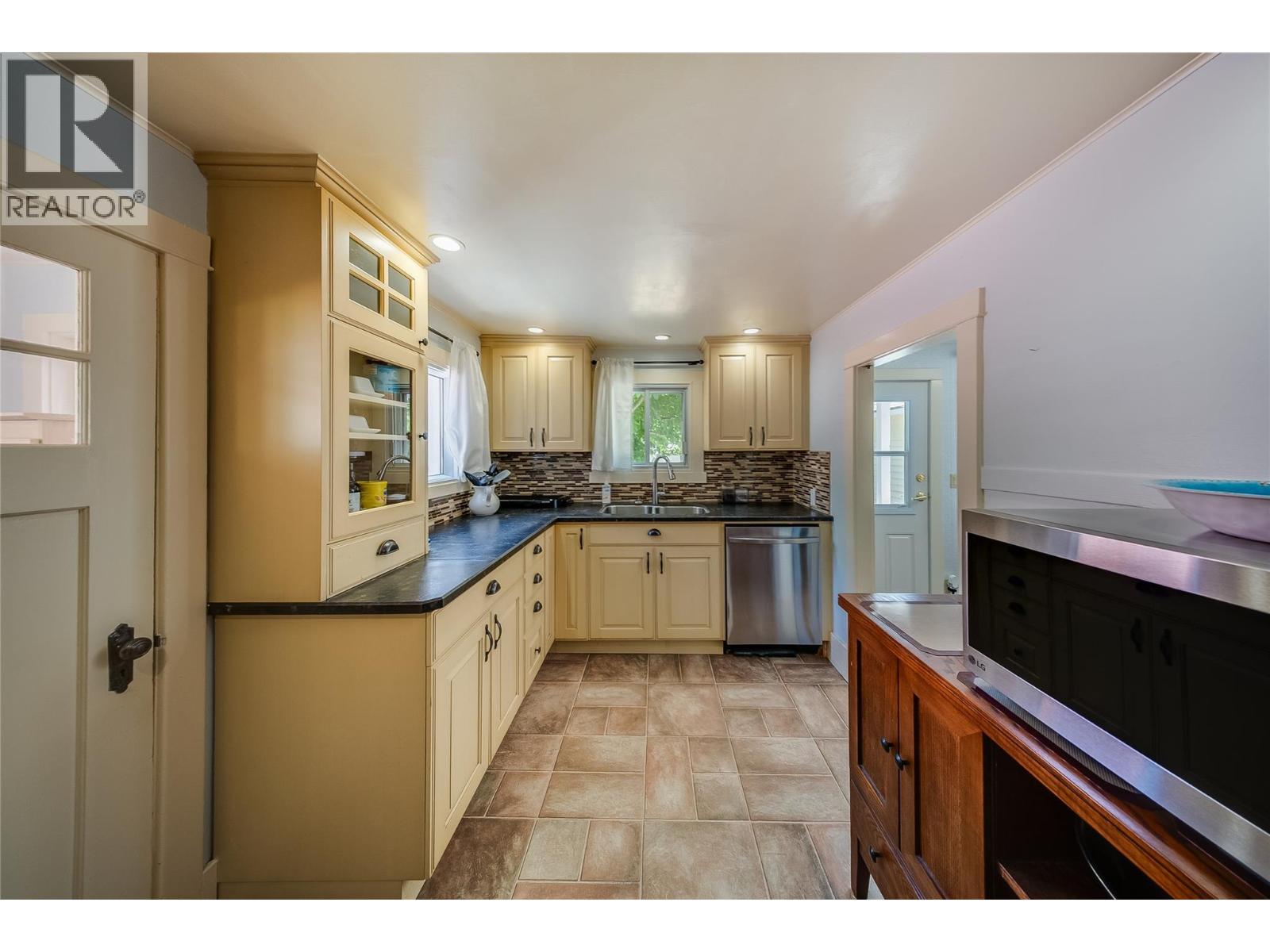 16 Hanna Drive Property Photo 10