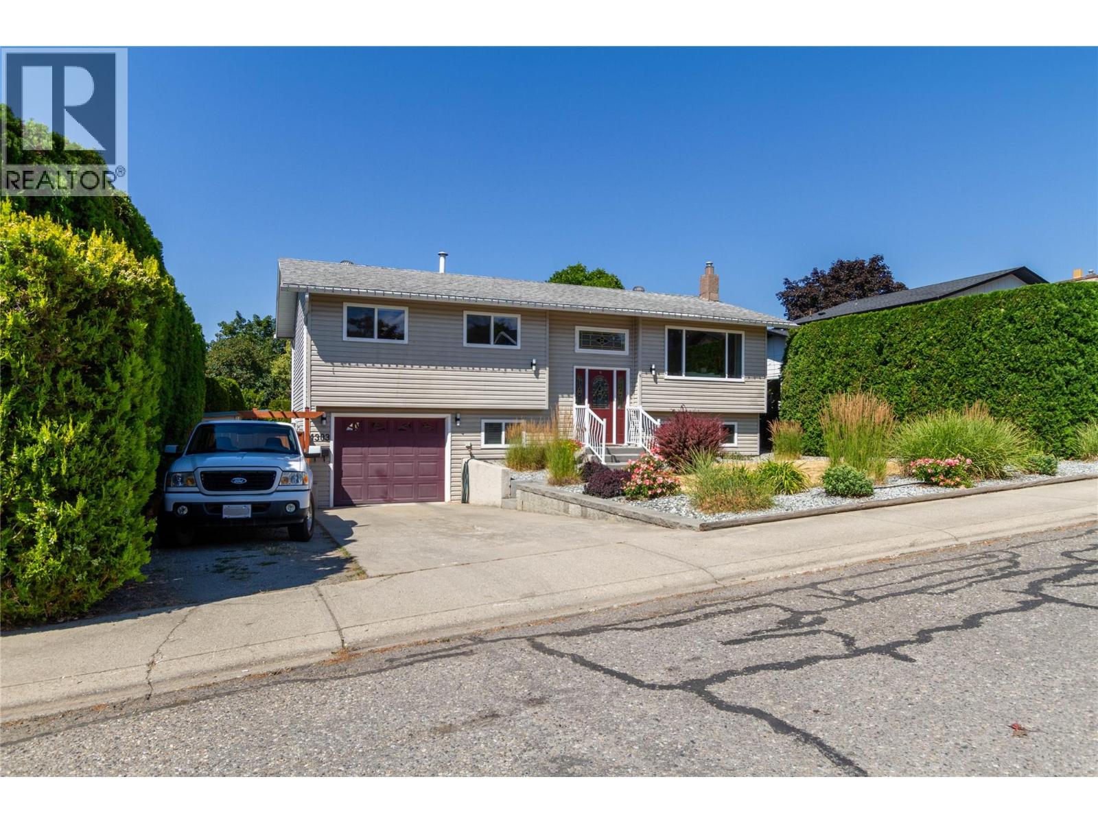 1303 41 Avenue Property Photo 6