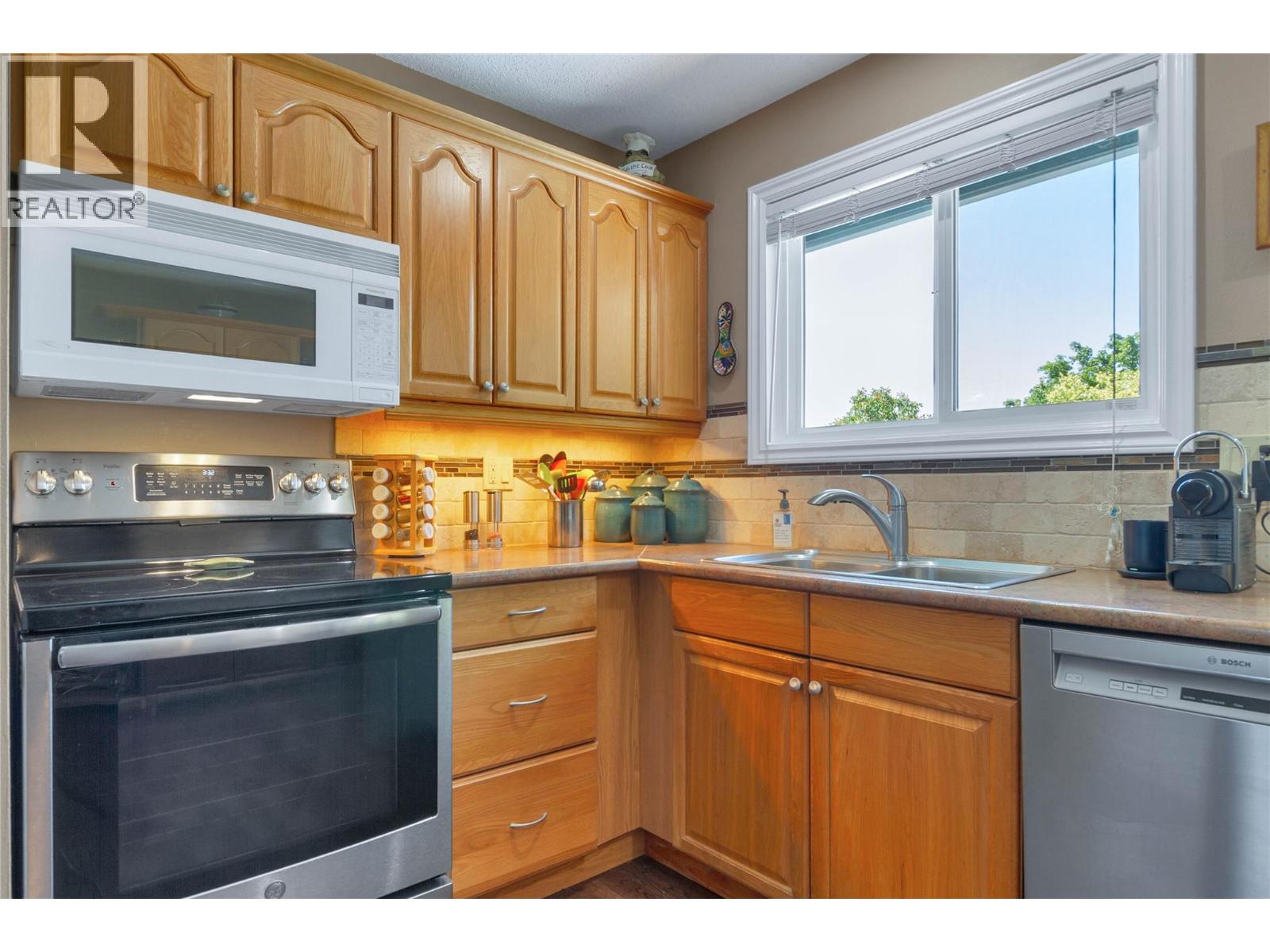 1303 41 Avenue Property Photo 18