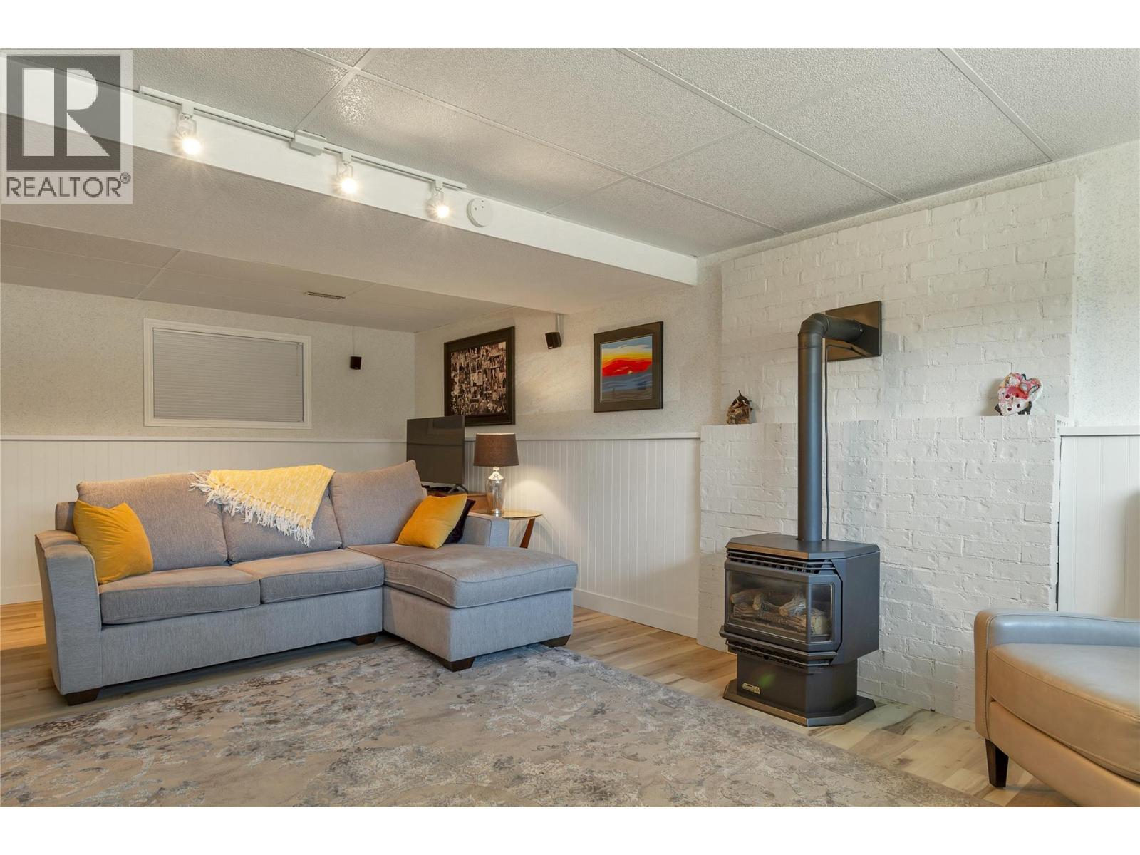1303 41 Avenue Property Photo 41