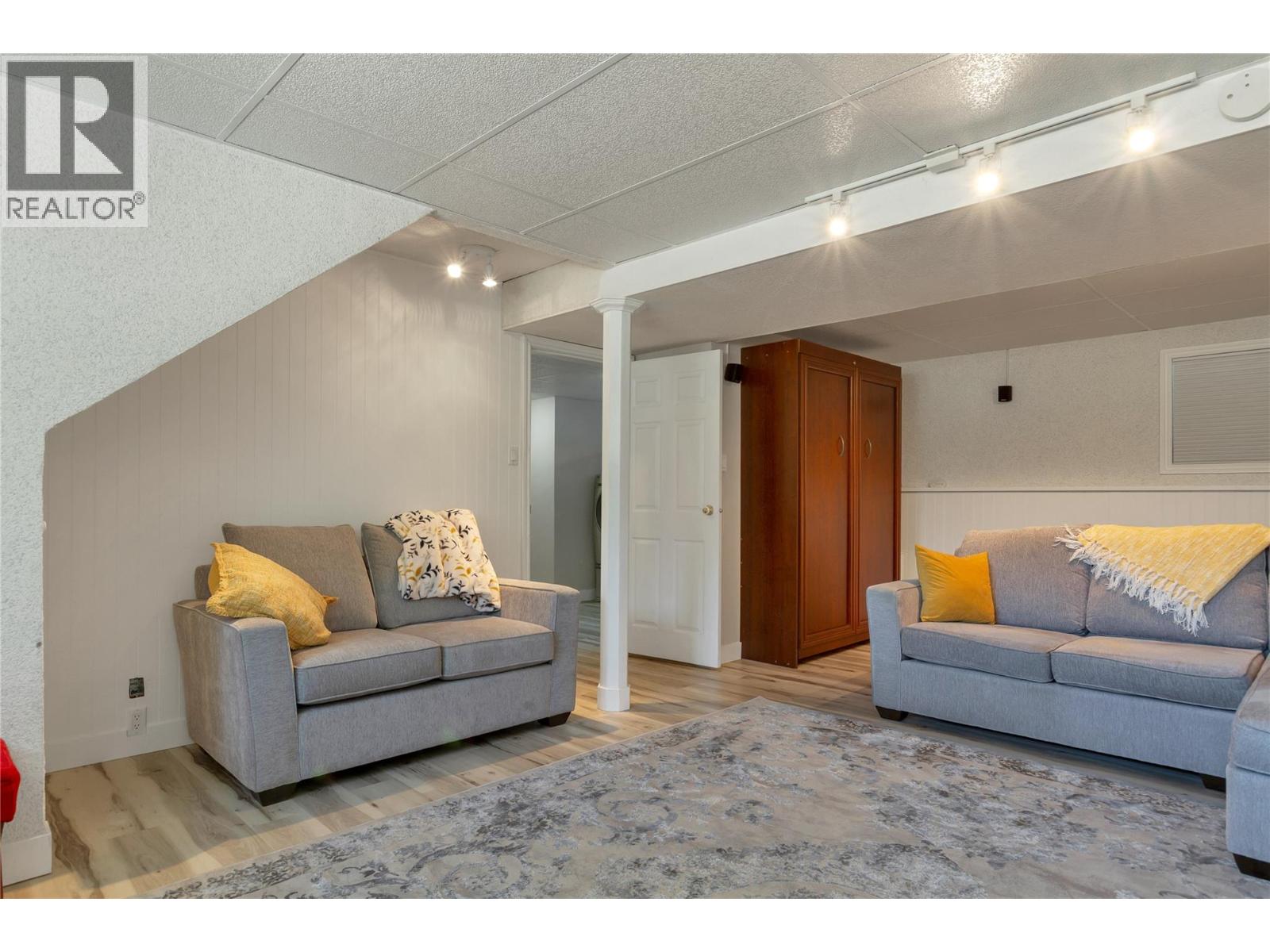 1303 41 Avenue Property Photo 42