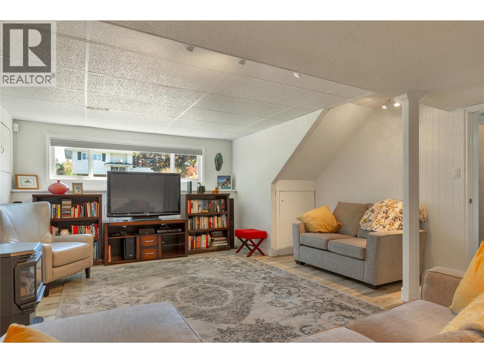 1303 41 Avenue Property Photo 43
