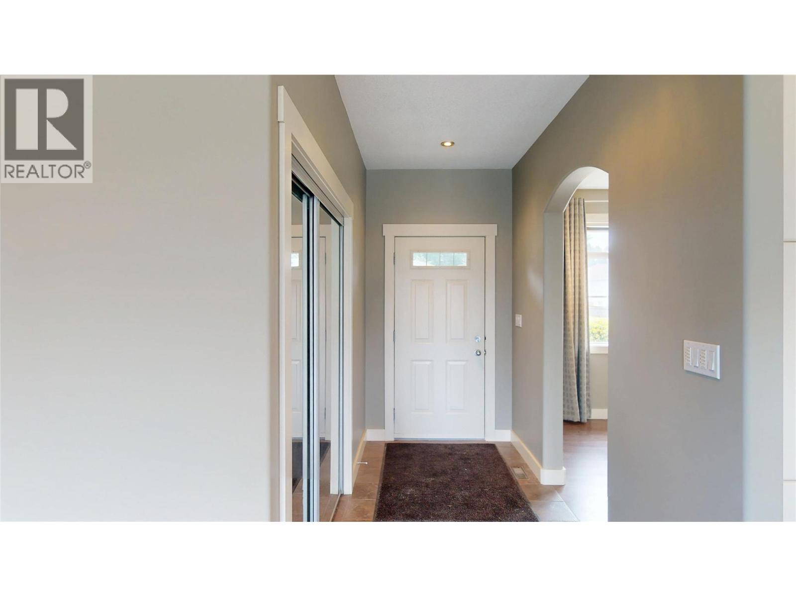 1631 Mt. Pyramid Crescent Property Photo 3