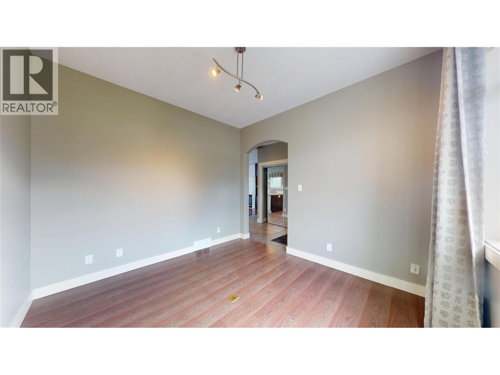 1631 Mt. Pyramid Crescent Property Photo 6