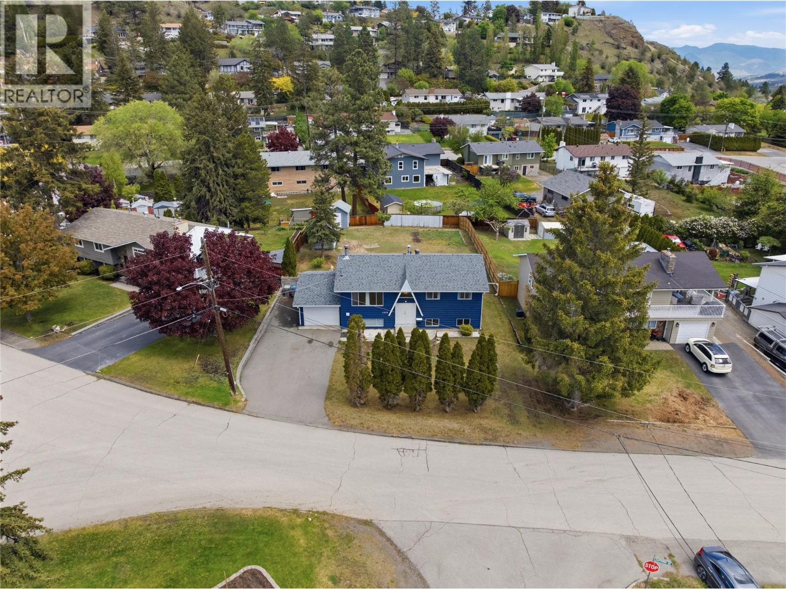 1542 Mt Dufferin Crescent Property Photo 1