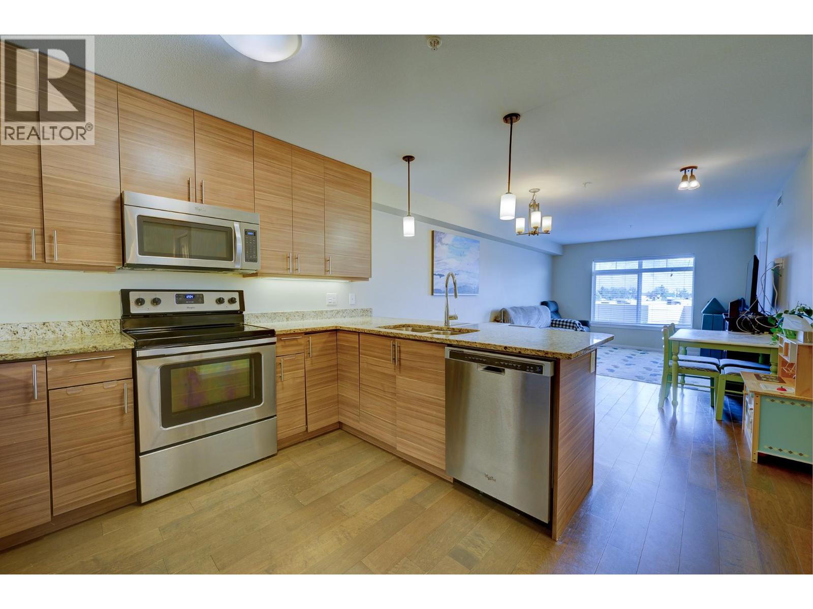 689 Tranquille Road Unit# 324 Property Photo 2