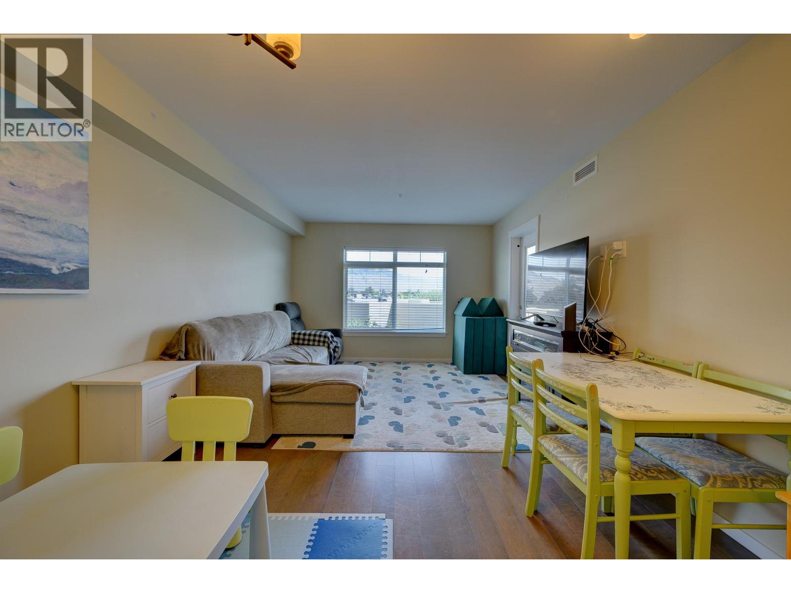 689 Tranquille Road Unit# 324 Property Photo 4