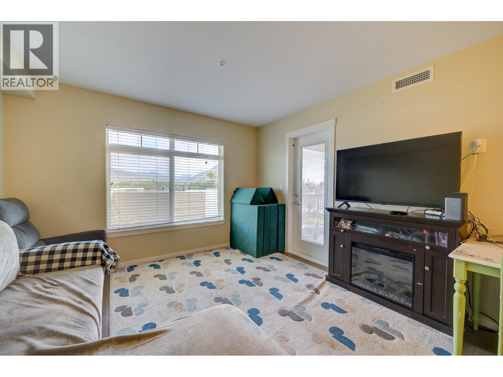 689 Tranquille Road Unit# 324 Property Photo 5