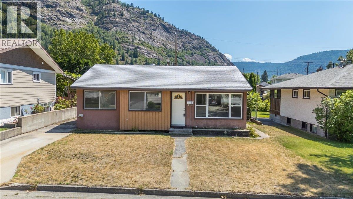706 Hermia Crescent Property Photo 1