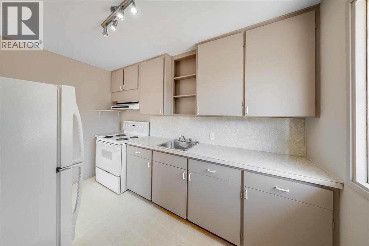 706 Hermia Crescent Property Photo 2
