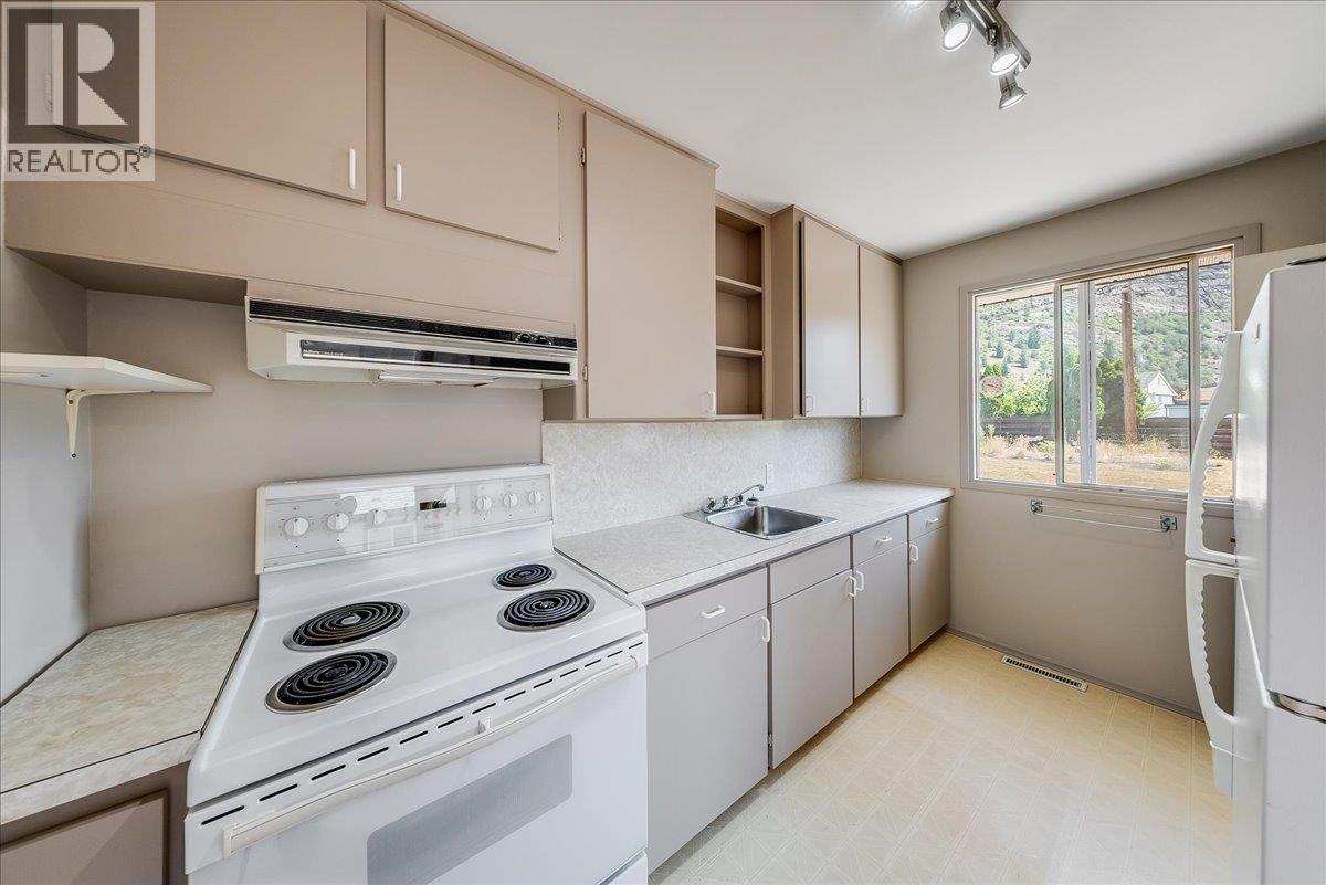 706 Hermia Crescent Property Photo 3