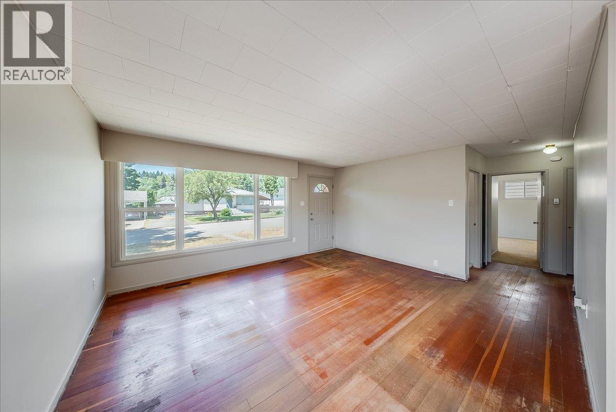 706 Hermia Crescent Property Photo 5