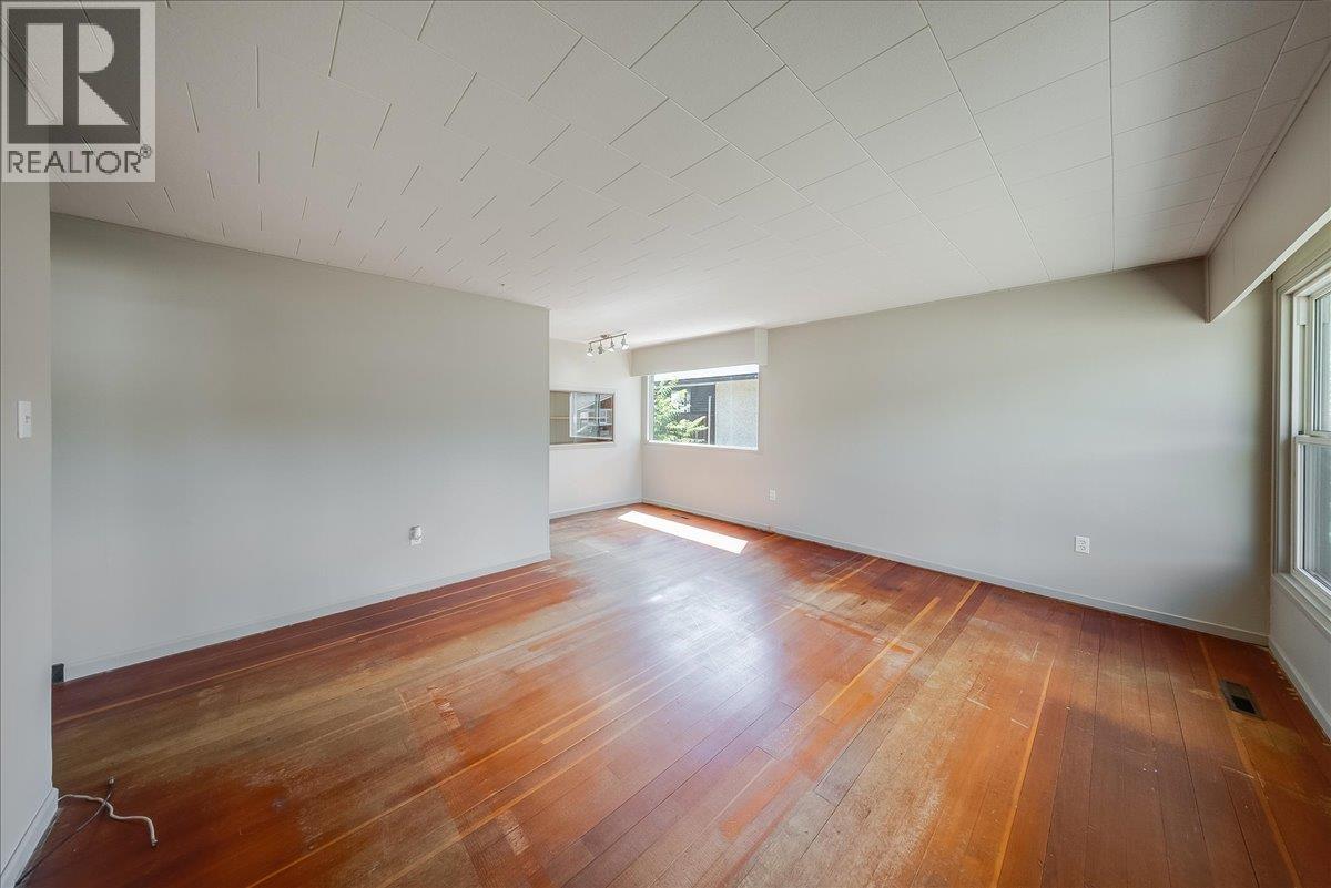 706 Hermia Crescent Property Photo 7