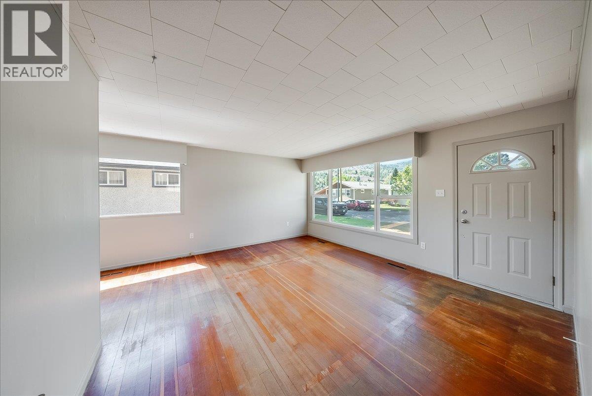 706 Hermia Crescent Property Photo 8