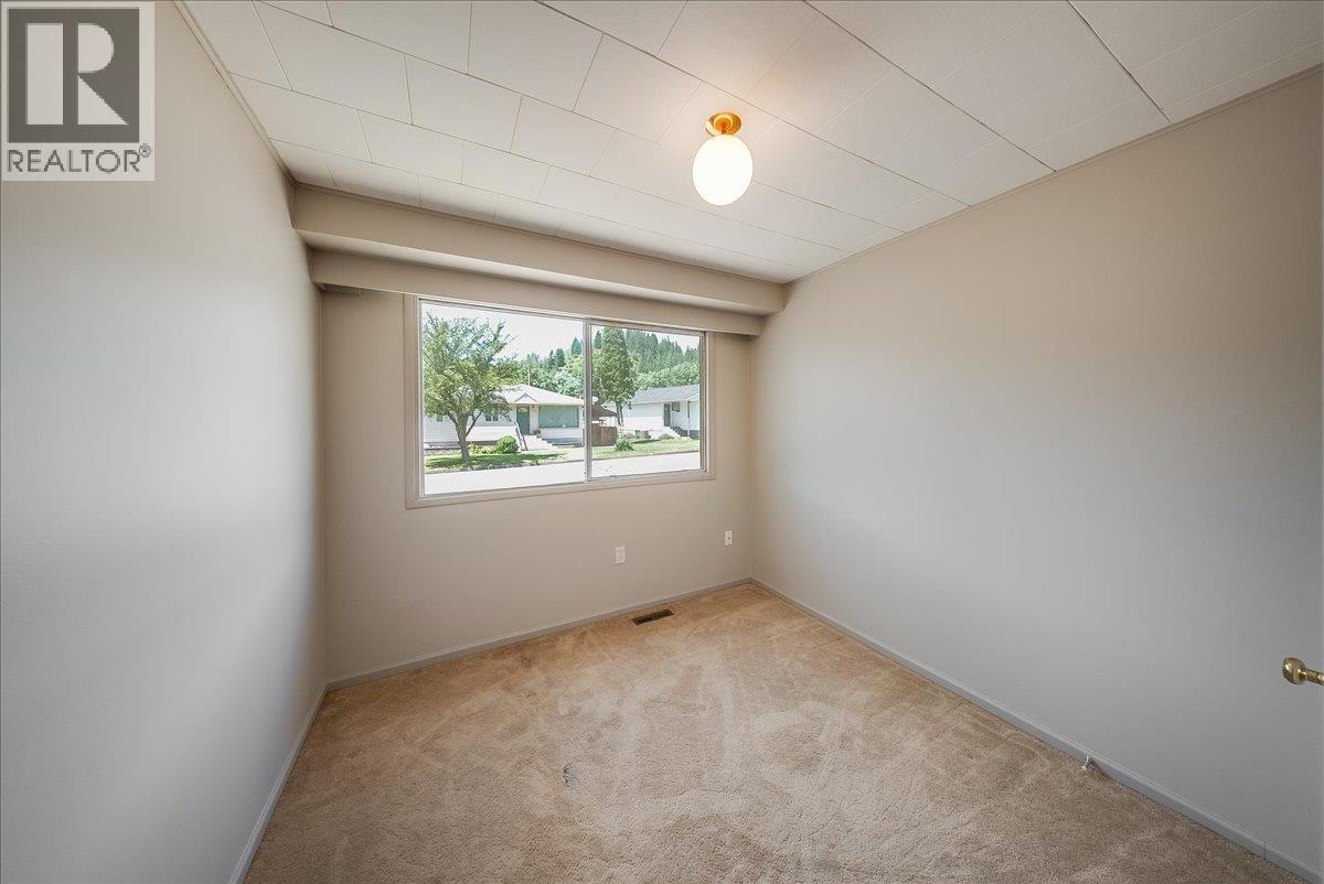 706 Hermia Crescent Property Photo 9
