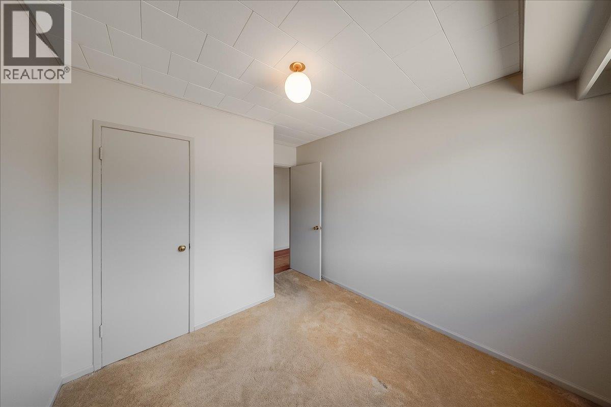 706 Hermia Crescent Property Photo 10