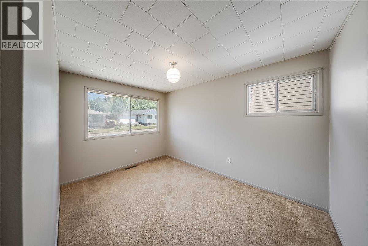 706 Hermia Crescent Property Photo 11