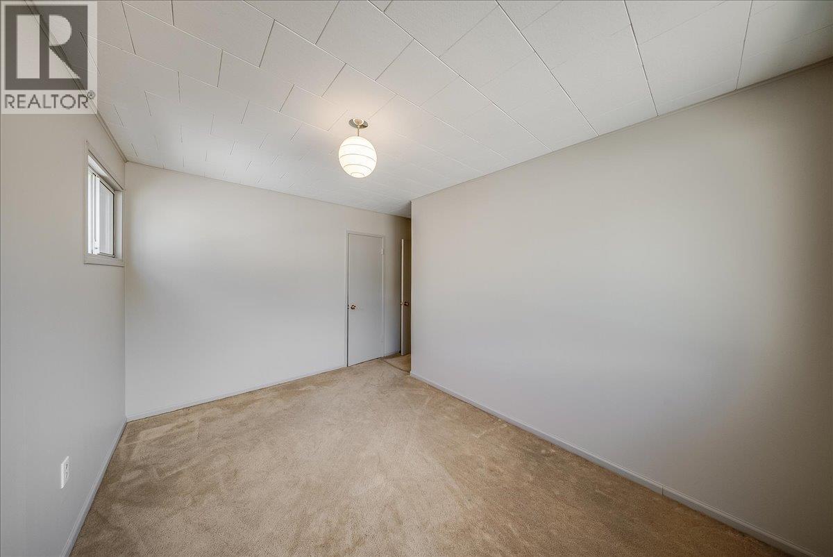 706 Hermia Crescent Property Photo 12