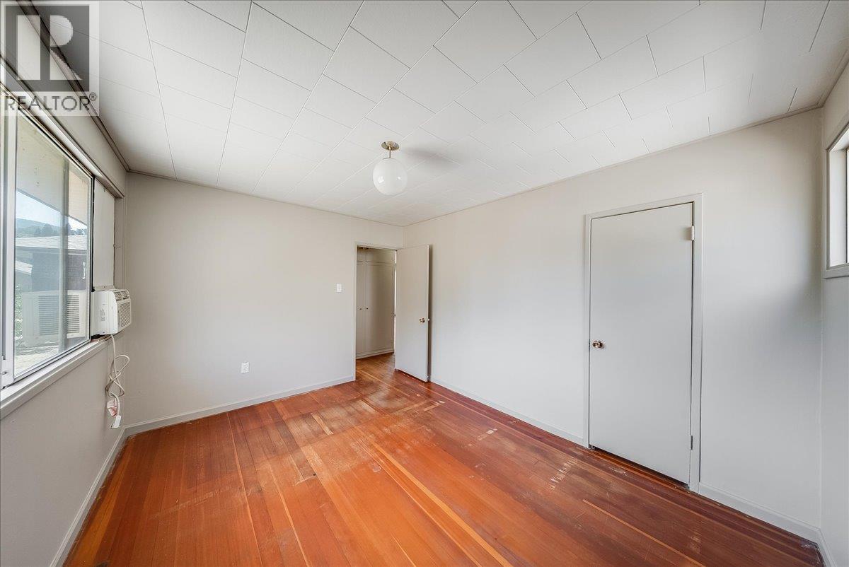 706 Hermia Crescent Property Photo 14