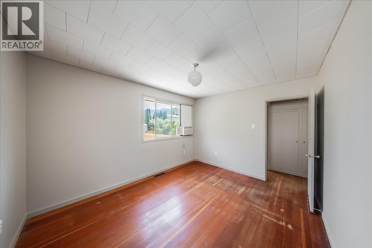 706 Hermia Crescent Property Photo 15