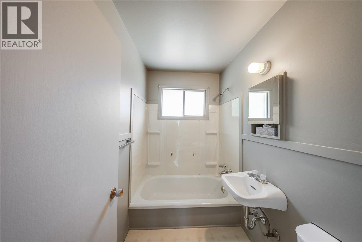 706 Hermia Crescent Property Photo 16