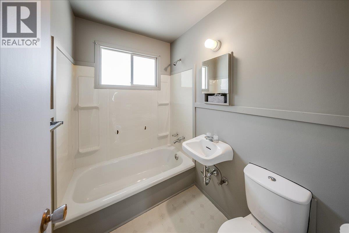 706 Hermia Crescent Property Photo 17