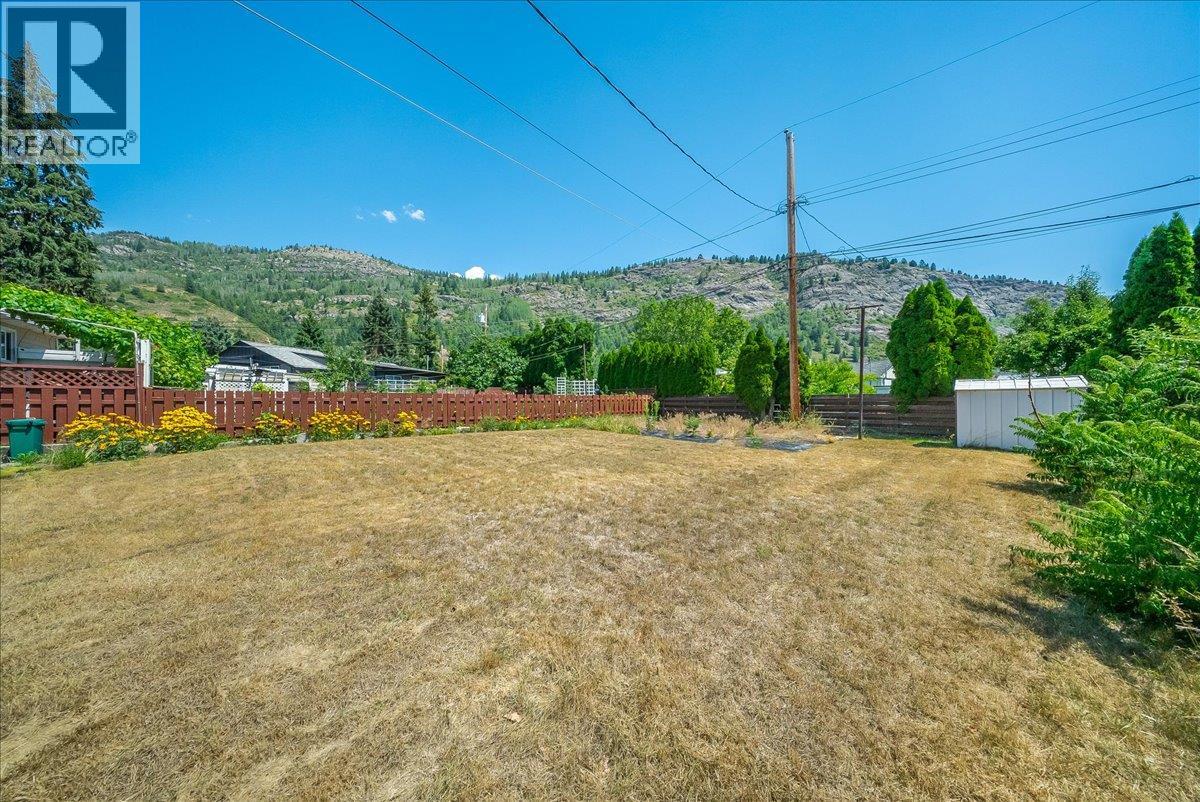706 Hermia Crescent Property Photo 29