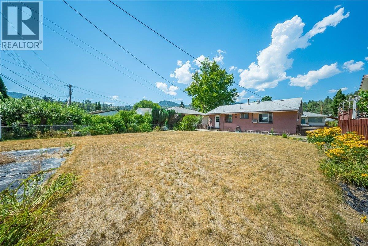 706 Hermia Crescent Property Photo 30