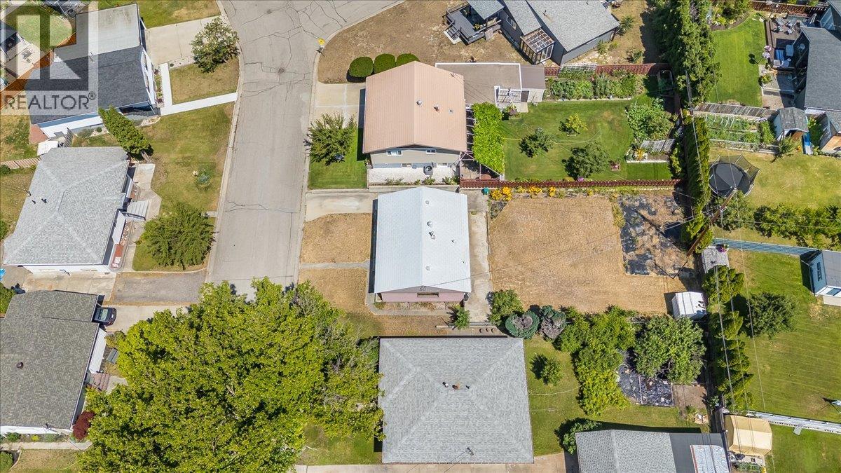 706 Hermia Crescent Property Photo 36