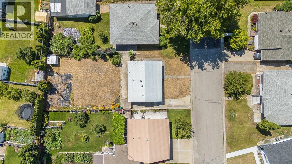 706 Hermia Crescent Property Photo 38