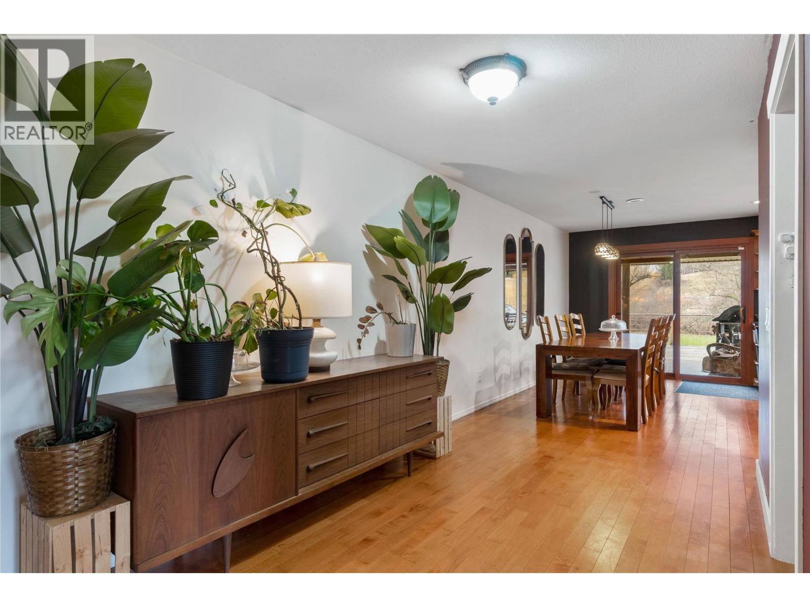 3960 50 Street Ne Property Photo 14