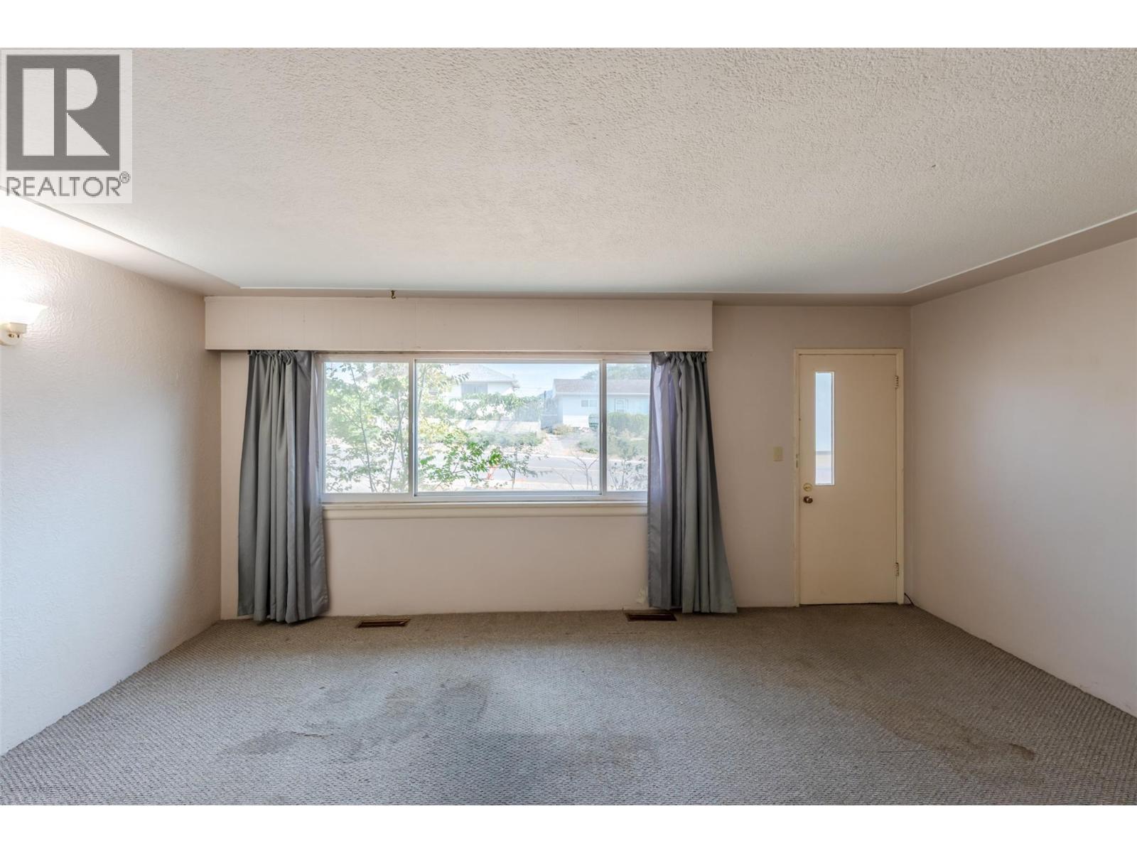 8903 74th Avenue Property Photo 10