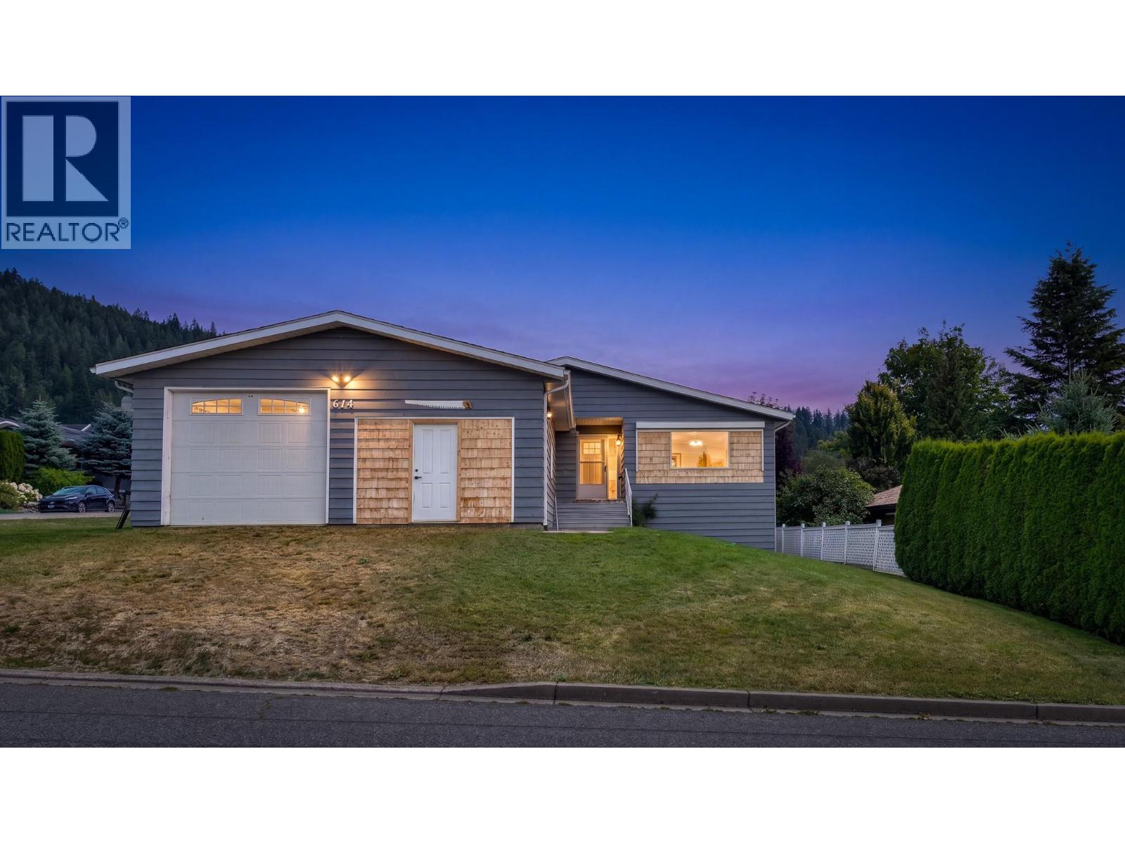 614 16th Avenue N Property Photo 1