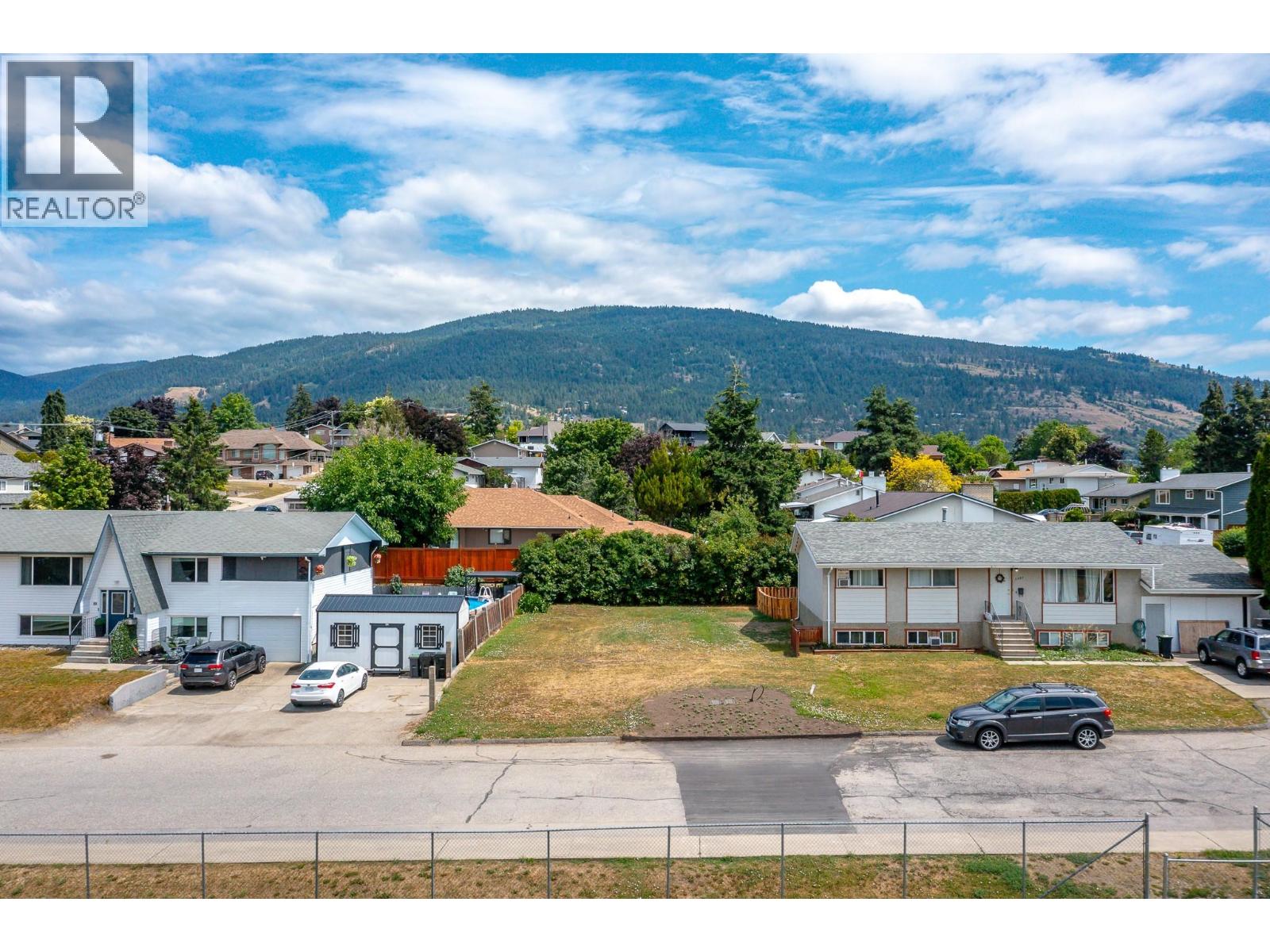 3401 12 Street Property Photo 2