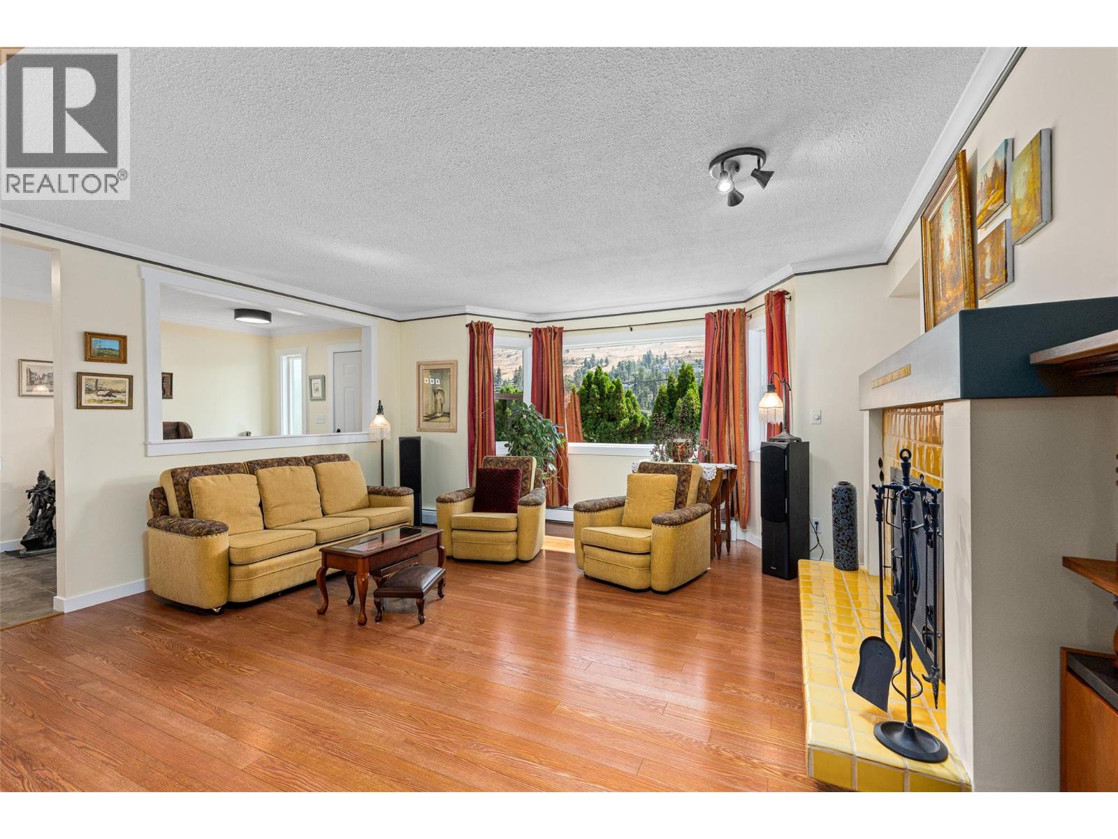 10330 Meadow Road Property Photo 12
