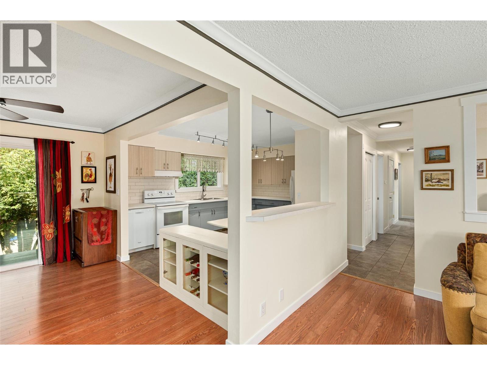 10330 Meadow Road Property Photo 14