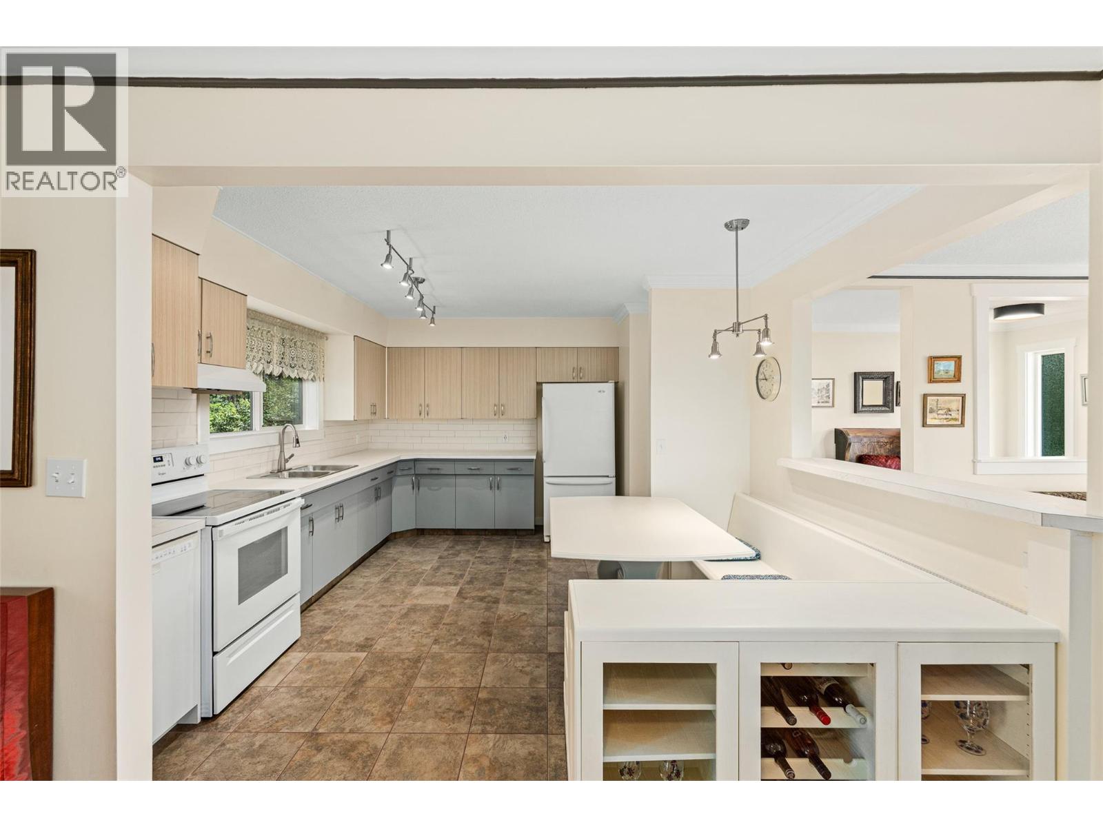 10330 Meadow Road Property Photo 15