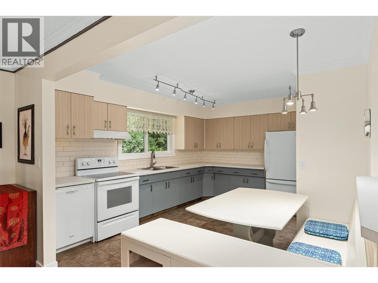 10330 Meadow Road Property Photo 16