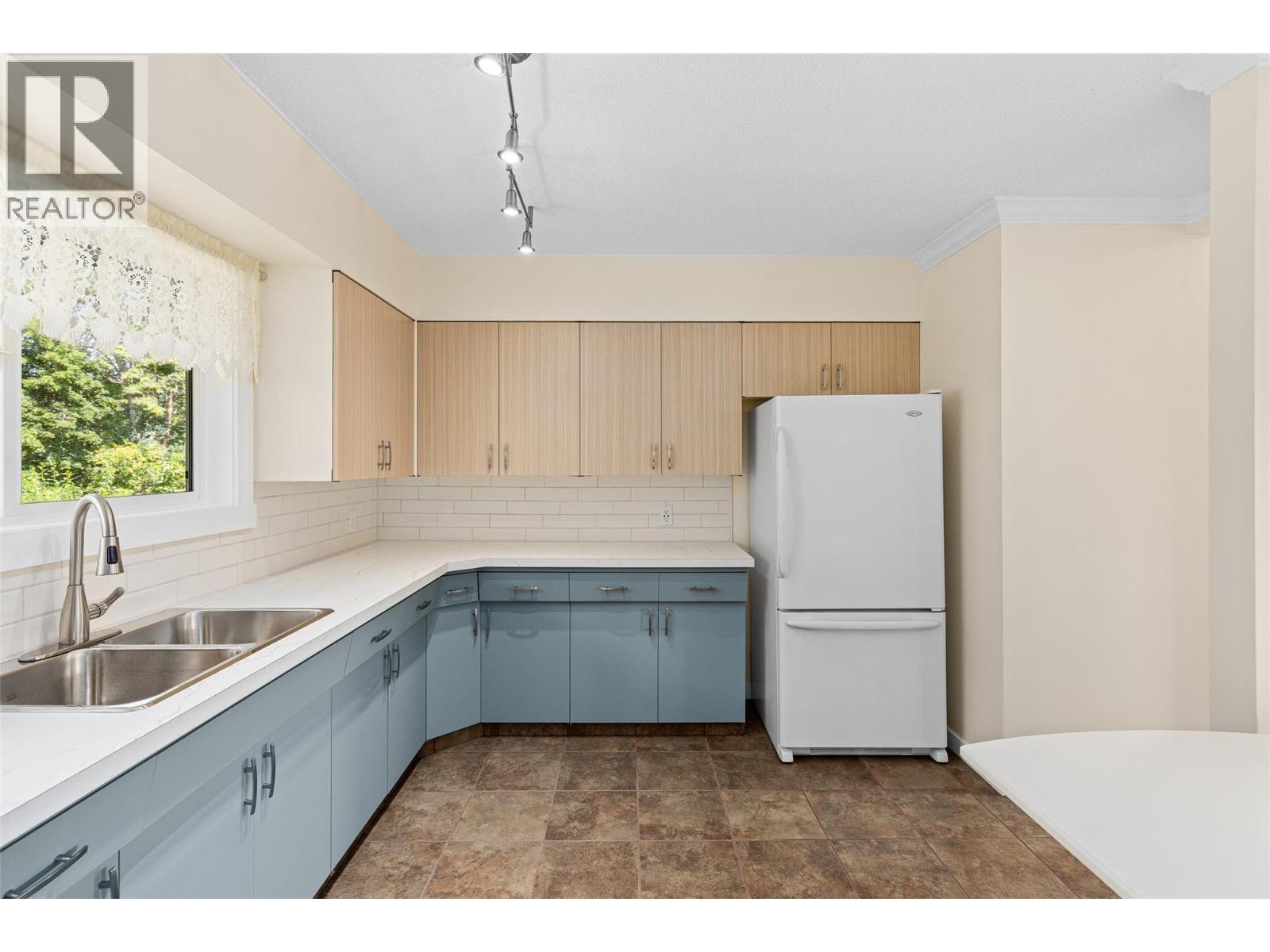10330 Meadow Road Property Photo 18